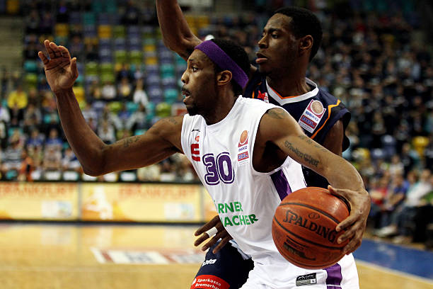 1射正的尴 1射正的尴