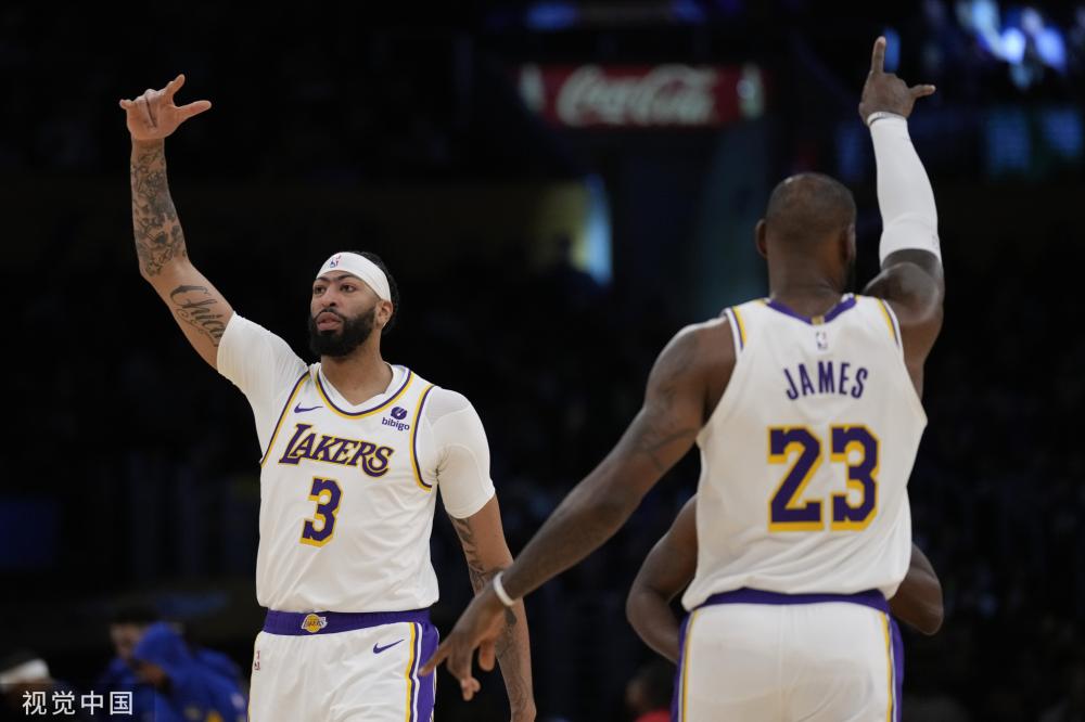 足球比赛中 足球比赛中