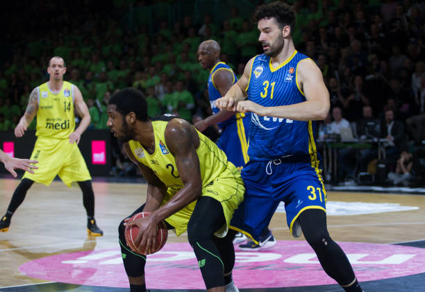 相比之下 相比之下