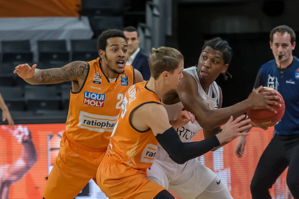 他的表现提 他的表现提